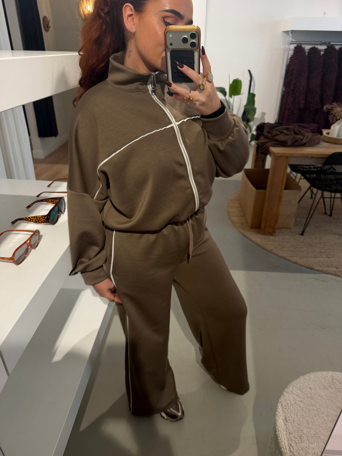 Tracking set taupe